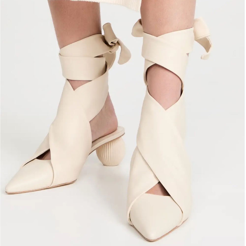 NWT Cult Gaia Annika Mule In Off White
